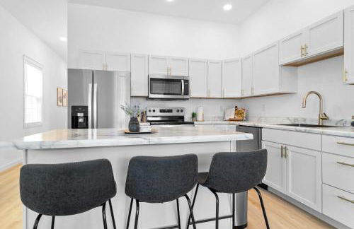 Uptown Haven Walkable Home with Bikes and Firepit near Downtown - Foto 9