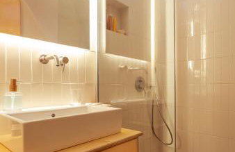 VYTINA LOFTS - Cozy 2-Level Loft Apartments with Fireplace & Mountain Views - Photo 22