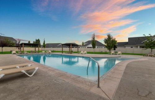 Relaxing Sauna Retreat Fire Pit and Swing Set - Foto 44