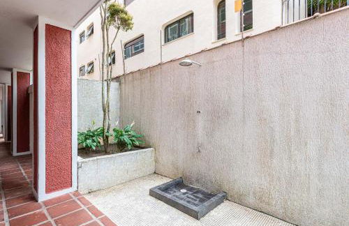 Apê Retrô com Wi-Fi e Vaga - 350 m da Praia da Enseada - Foto 31