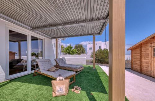 Chalet Emily Alpine Chic with Hot Tub and Ocean View By Lanzarote Vacation Homes - Foto 7