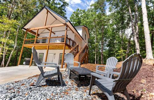 Stylish Lakehouse with Black-and-White Modern Design near Lake Hartwell, Clemson SC - Foto 1
