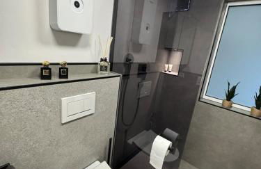 Luxus-Apartment im Herzen von Ludwigsburg - - WLAN - Klima - 24h Check-In - Waschmaschine - Terrasse - 200m vom Schloss und vom Ludwigsburger Marktplatz - - - Foto 20