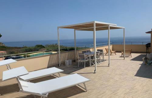 Incanto sul mare con enorme terrazza e piscina - Foto 18