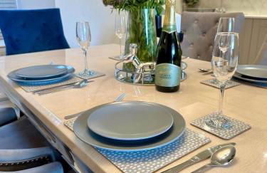 Luxury Pet-Friendly 2 Bed Retreat in Central Bowness with Copper Roll-Top Bath & Sun Terrace - Foto 12