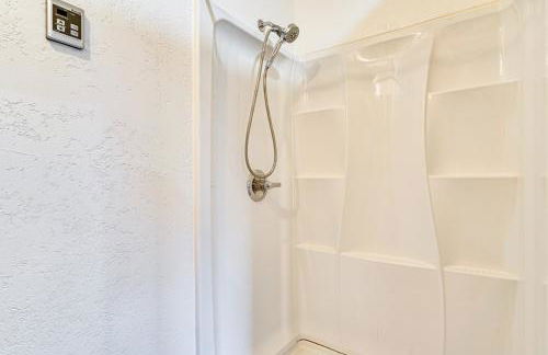 Group-Friendly Burleson Getaway with Outdoor Oasis - Foto 24