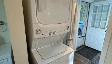 New Leeds listing Near Graces diner and Hudson! - Foto 2