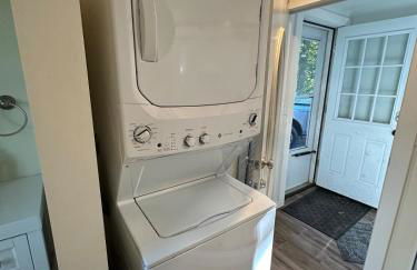 New Leeds listing Near Graces diner and Hudson! - Foto 2