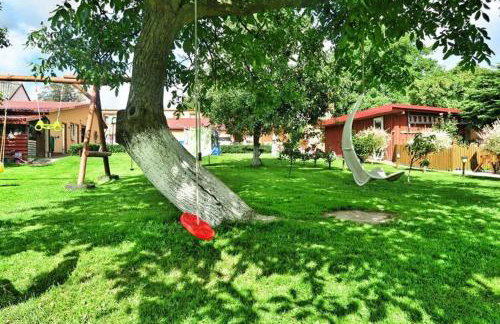 Cottage by Lake Ostrowieckie With Private Beach - Foto 58