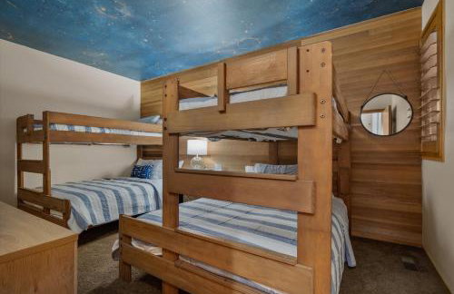 Treehouse Cabin Hot Tub Sauna Game Room - Foto 47