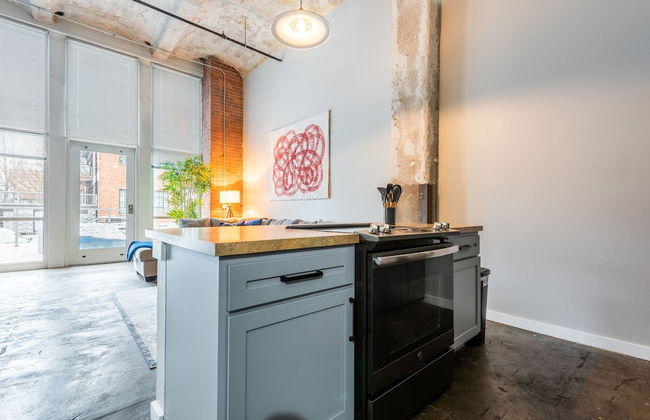 Luxury Historic Loft with Gym - Photo 80