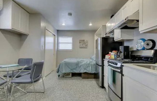 Garage Studio near OUSHC Hospital - Photo 16