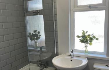 4BR Modern & Stylish, Contractors, Parking - Foto 15