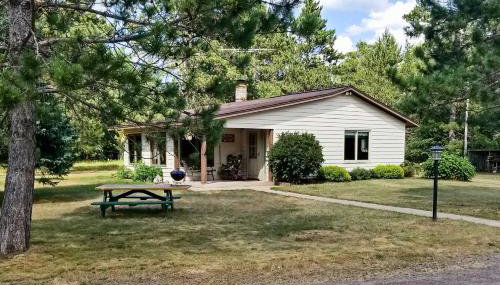 Fish and Hike Wooded Cabin 9 Mi to Lake Nebagamon! - Foto 3