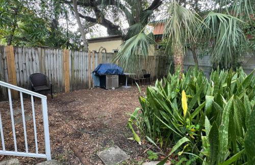 Key West Style Historic Home in Coconut Grove Florida, The Blue House - Foto 19