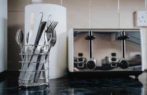 Comfy 3BR Home - Pool Table - Games - Sleeps 8 - Foto 12