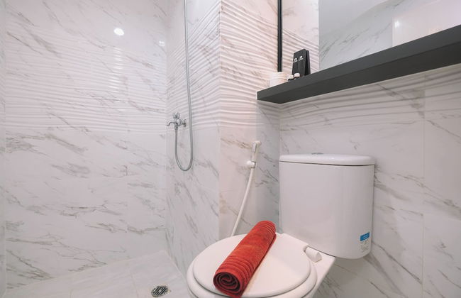 Simple and Cozy Living 2BR at Podomoro Golf View Apartment - Foto 16