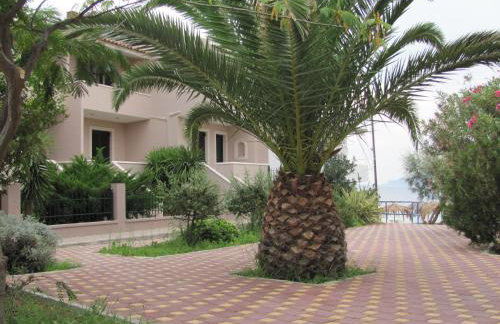 Lakonia Bay Apartments - Photo 13