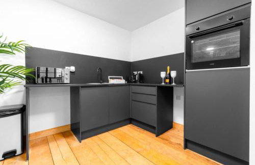 Spacious Loft Style Apartment - Near City Centre - Smart TV- WIFI - Parking - 3NT - Foto 4