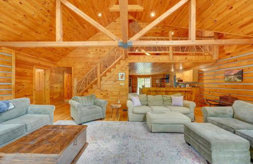 A-Frame Log Home with Game Room Near Lake George! - Foto 6