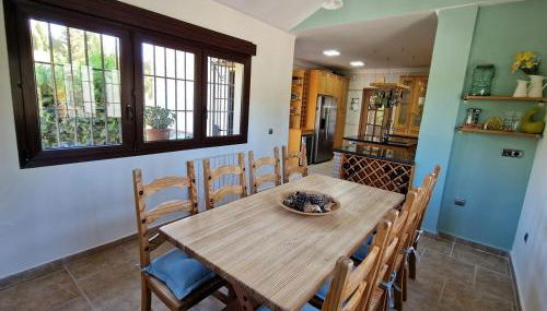 Exclusive Lakeside Villa with Private Pool & Total Privacy - Foto 4