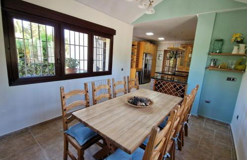 Exclusive Lakeside Villa with Private Pool & Total Privacy - Foto 4