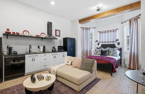 The Raven - 2nd Floor South Wing - Photo 19