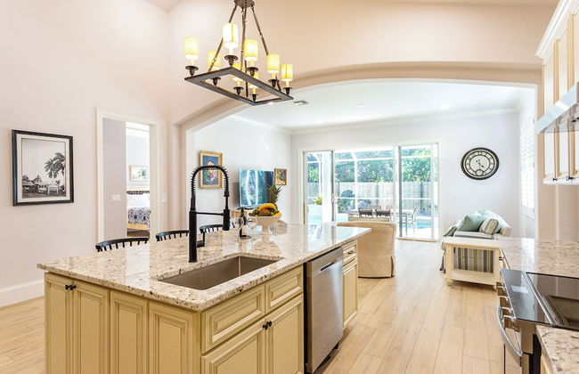 Imola: Newly Remodeled Pool Home Minutes from Vanderbilt Beach. Family-Friendly Retreat with 4 BR, 3.5 Bathrooms, and Private Screened Pool. Perfect Location Near Mercato and Naples Attractions - Foto 20