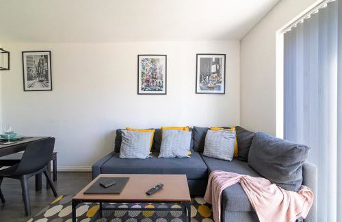 Bright 2BR House with Garden & Parking Sleeps 5 - Foto 9
