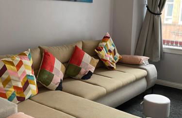 Spacious one bedroom flat, entire property. - Photo 13