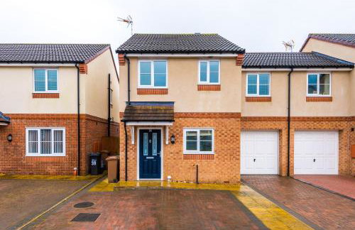 Relaxing 3 Bedroom Chester Home with garden - Photo 41