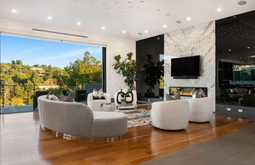 Ultra Luxury 5BR Beverly Hills Estate with Private Pool Spa and Canyon Views - Foto 14