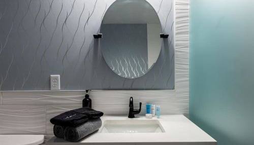 2BR Haven: Remodeled Gem! - Foto 2