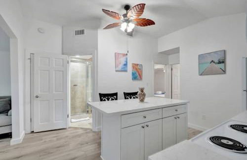 Tropical Oasis 2BR w Pool - Foto 18