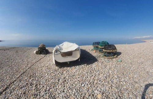 Bright & beautiful 4 bedroom house with sea views - Photo 9