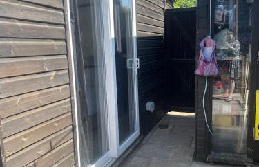 Cosy Cabin - Heart of Beckenham - Foto 4