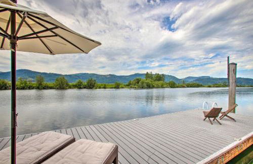 Waterfront Cabin with 2 Boat Docks and Mtn Views! - Foto 28