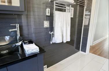 Spacious Home Downtown - Children's Hospital, Pets - Foto 41