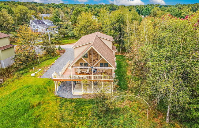 Pocono Paradise by Avantstay Lakeside Retreat, Hot Tub, Game Room, Near Beach - Foto 1