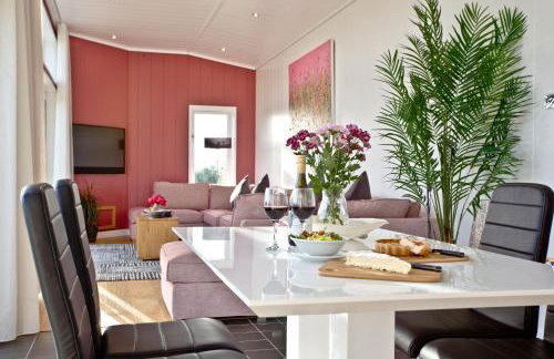 Cheddar Pink, Strawberryfield Park, Cheddar - Photo 15