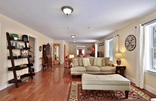 Chittenden Farmhouse - Historic 4BR, 2BA, 20 Min to Skiing, 7 Min to Mountaintop Resort - Foto 24