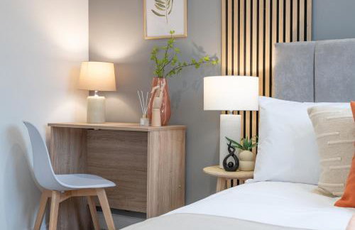 Spacious Modern 2BR - Parking - Workspace Area, Ideal for Contractors & Long Stays - NordStay - Foto 26