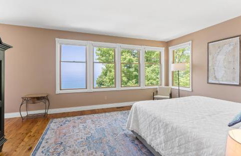 Experience luxury at Lakefront Villa - Foto 17