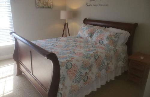 4BR Private Dock, Warm Spring Canal, Kayaks, Canoe - Photo 36