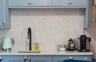 Warm Beachfront Getaway with Winter Ocean Views & Parking - Foto 100