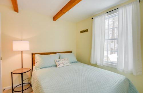 Cozy Tuftonboro Home with Deck - Walk to Beaches! - Foto 13