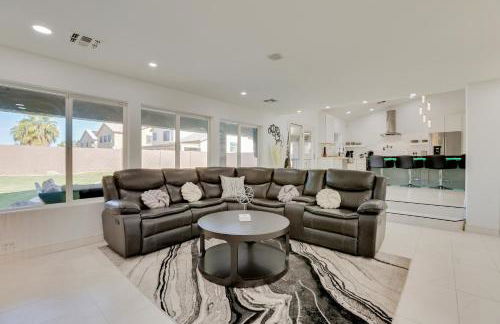 7 Mi to State Farm Stadium Family Home with Pool - Foto 12