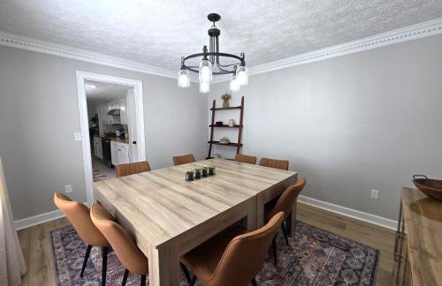 Cozy 5BR Family Retreat Firepit Games Patio - Foto 25