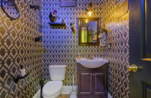 4BR Themed Stay Suite Near NC State Downtown Sleeps 10 - Foto 39