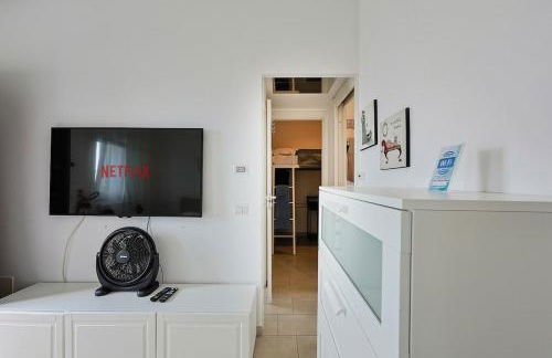 Azure Oasis with parking near the airport & beach - Foto 24